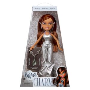 Bratz Charmz Yasmin - Bambola fashion con braccialetto con charm collezionabile