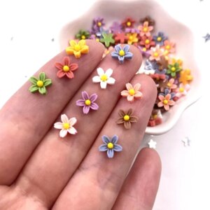 100 Pz 8mm Resina 3D Colorato Mini Fiore Gemme Flatback Figurine Scrapbook Applique